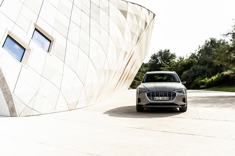  Audi e-tron 55 Quattro 2019 года  (WW) (фото 75 из 452)